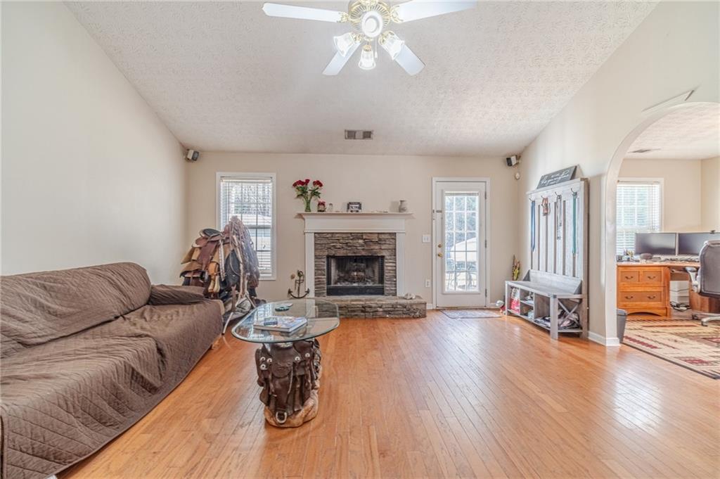 704 Stonecrest Lane, Loganville, Georgia image 6