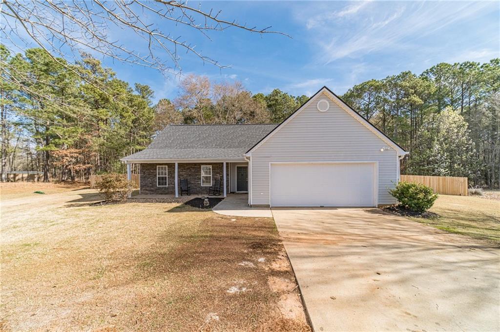 704 Stonecrest Lane, Loganville, Georgia image 1