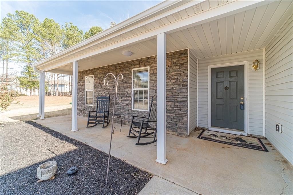 704 Stonecrest Lane, Loganville, Georgia image 2