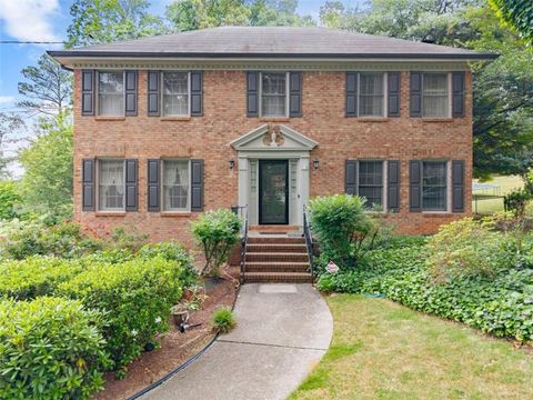 Homes For Sale - 2272 Westridge Drive<br/> Snellville, GA 30078