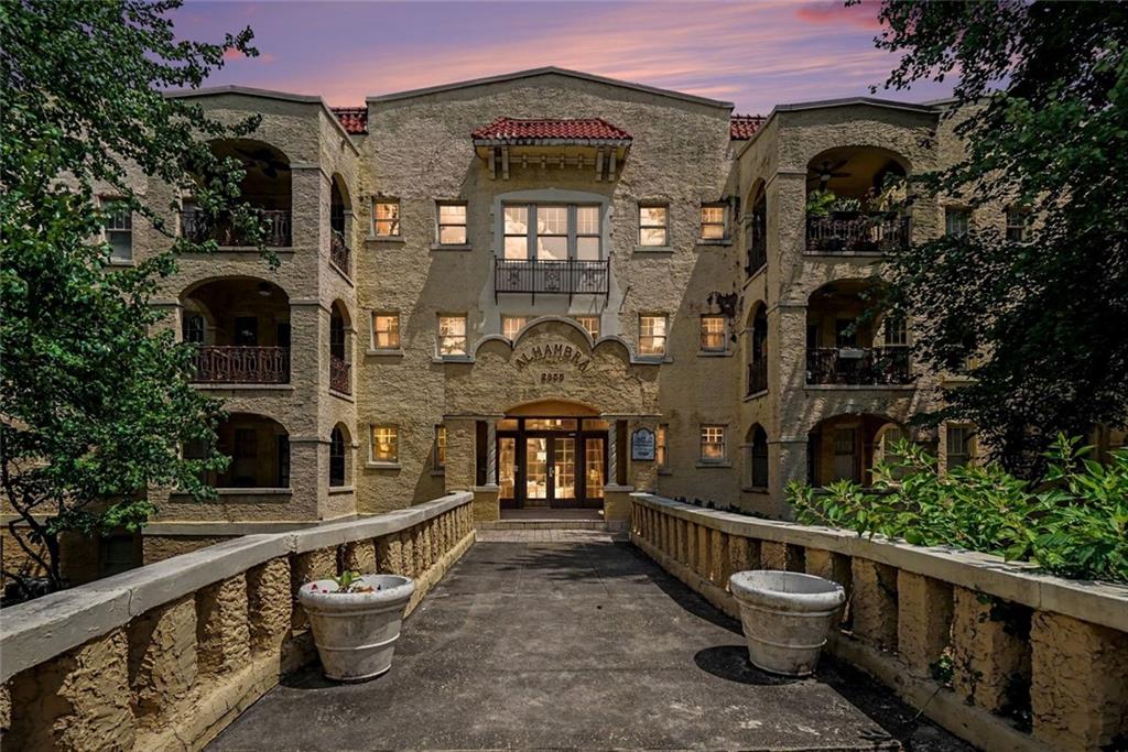 2855 Peachtree Road NE 205