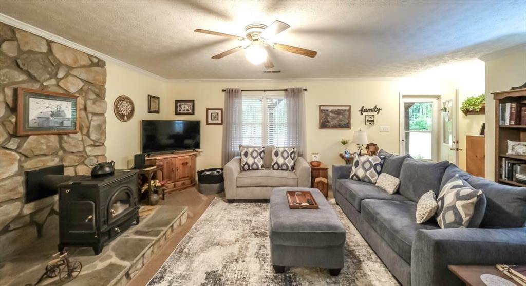 712 Honeysuckle Lane