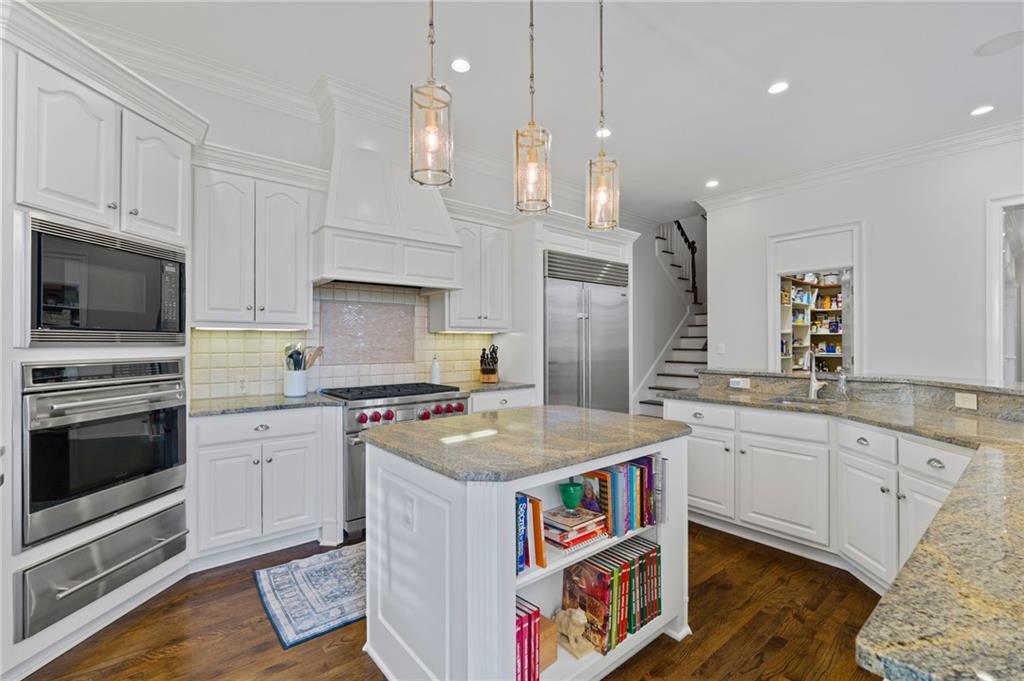 517 Gramercy Drive NE