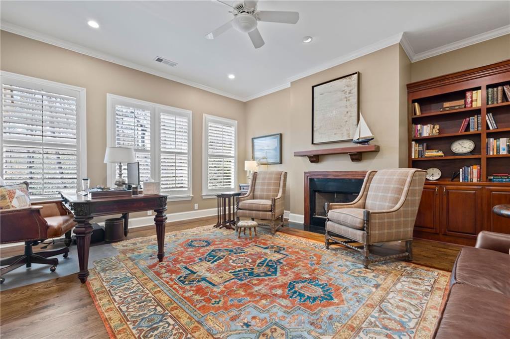 517 Gramercy Drive NE