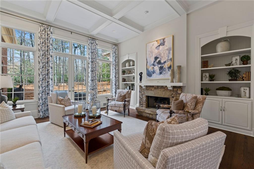 517 Gramercy Drive NE