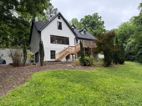 Photo of 2552 Hunton Court NE, Marietta, GA 30068 (MLS # 7780402)