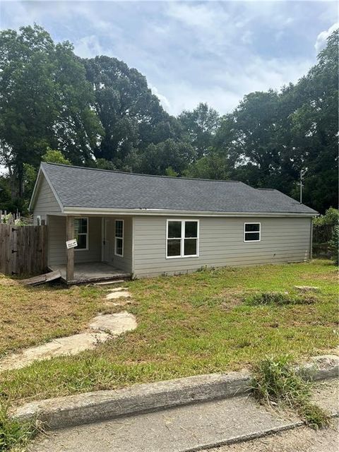 A home in Toccoa