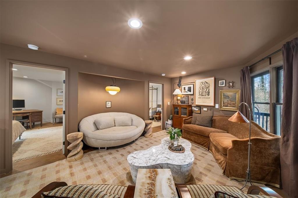 595 Overbrook Drive NW