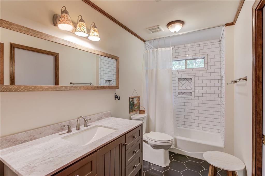 3741 Windhurst Drive, Lilburn, Georgia image 32