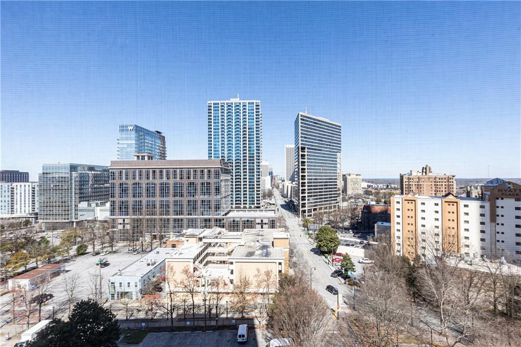 300 W Peachtree 10D