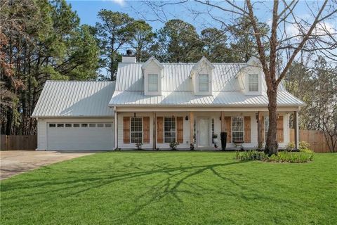 Homes For Sale - 333 Oxford Way<br/> Winder, GA 30680