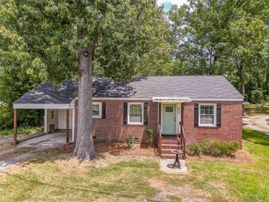 Adorable Updated Home in Sought-After Summerville Park! Welcome to this charming 2-bedroom, 1-bath home nestled in the desirable Summerville Park Subdivision. Recently updated and move-in ready, this cozy residence features a brand new HVAC system and a spacious fenced-in backyard-perfect for entertaining, pets, or family gatherings. A large workshop offers the ideal space for hobbies, projects, or extra storage. Conveniently located near restaurants, shopping, medical offices, and the hospital, this home offers both comfort and convenience. Don't miss your chance to live in one of the most sought-after neighborhoods in town!