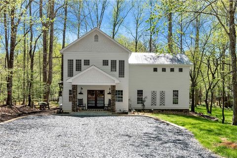 1040 Golden Avenue Dahlonega GA 30533