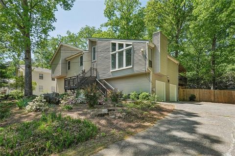 Photo of 3402 Woodrun Trail, Marietta, GA 30062 (MLS # 7756399)