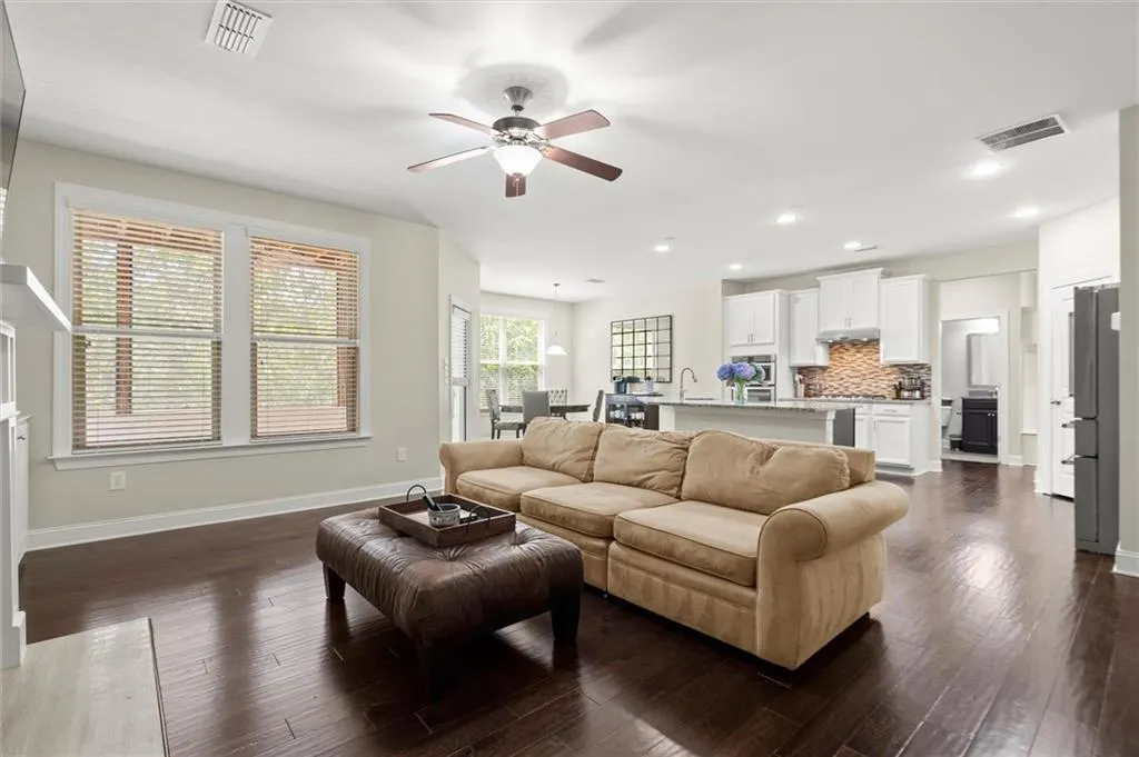 Sugar Hill, Georgia 30518, United States, 6 Bedrooms Bedrooms, ,5 BathroomsBathrooms,Residential,Active,162612