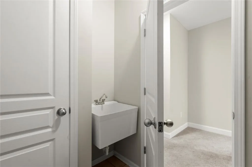 Sugar Hill, Georgia 30518, United States, 6 Bedrooms Bedrooms, ,5 BathroomsBathrooms,Residential,Active,162612