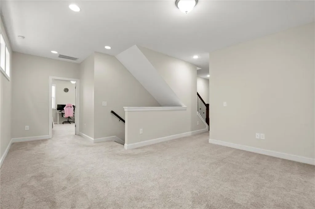 Sugar Hill, Georgia 30518, United States, 6 Bedrooms Bedrooms, ,5 BathroomsBathrooms,Residential,Active,162612