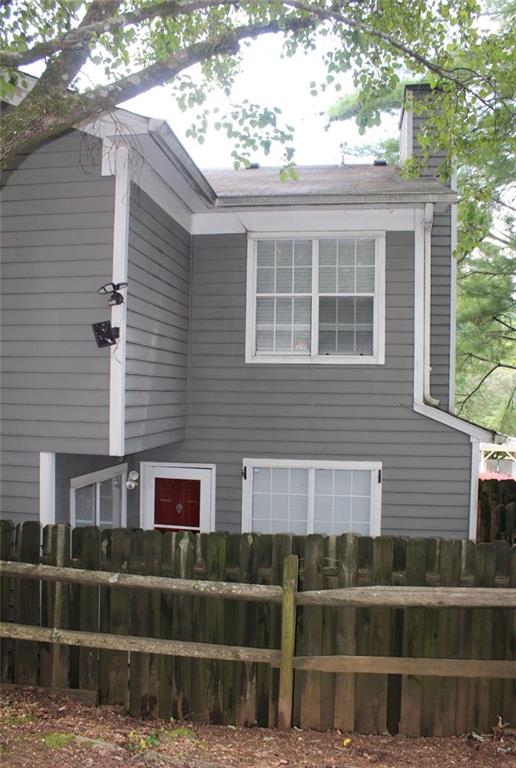 SELLER MOTIVATED!
Beautifully maintained 2-bedroom,2.5-bathroom townhouse located in the heart of Norcross. This inviting home features a spacious layout with a bright and airy living area, a kitchen with plenty of cabinet space, a cozy dining area , and a fireplace perfect for entertaining.
Upstairs, you'll find two generously sized bedrooms and two full baths- ideal for roommates . You'll also find the laundry room.
Step outside to your private fenced patio, a perfect spot for relaxing , grilling, or gardening. Situated in a quiet, well-kept community with easy access to I-85, shopping, dining, and parks .
Whether you're a first-time buyer or looking to downsize, the home offers comfort, convenience, and value.