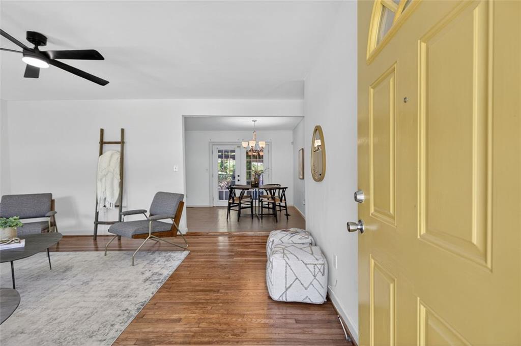 1942 E STARMOUNT Way