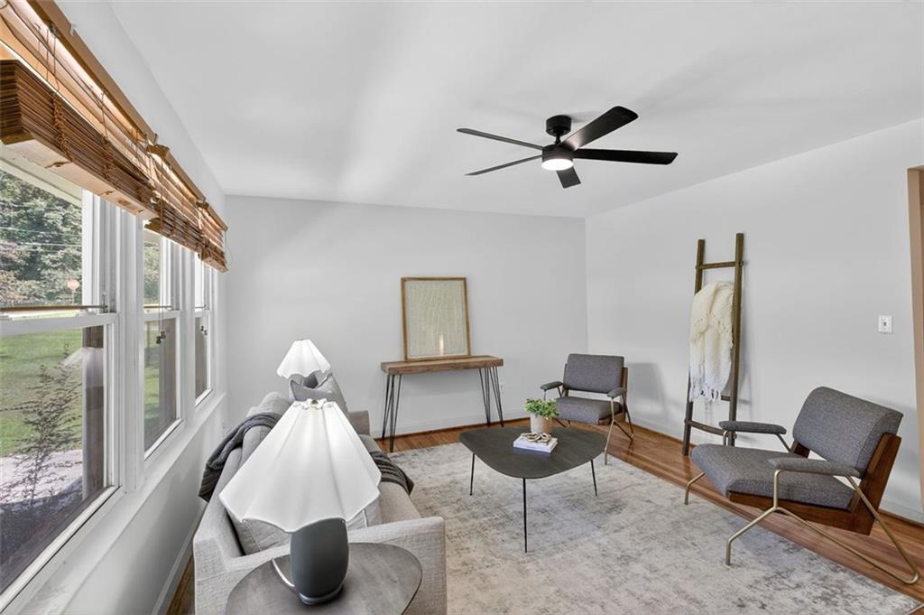 1942 E STARMOUNT Way