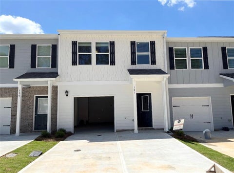 Townhouse For Sale - 141 Village Green Drive<br/> Adairsville, GA 30103