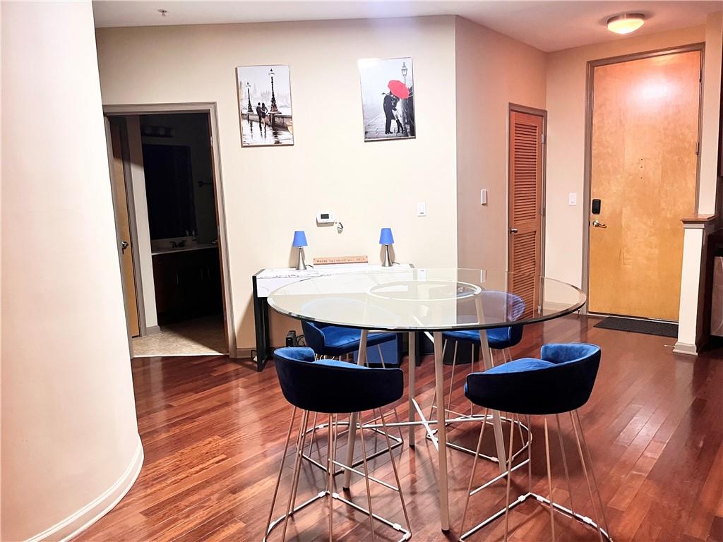 898 Oak Street 1204