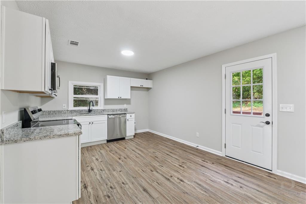 3919 Valley Brook Road, Snellville, Georgia image 7