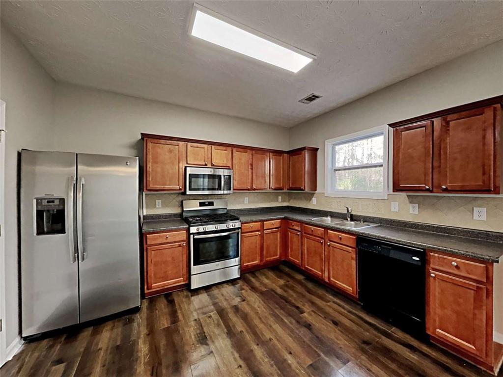 365 Laurelton Circle