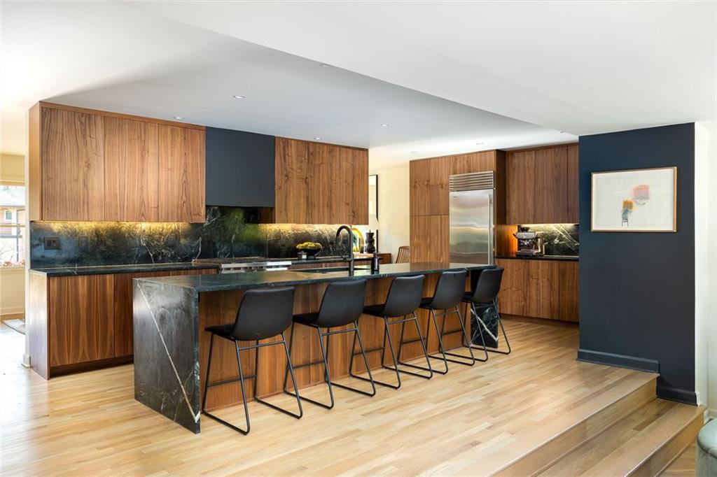 902 CUMBERLAND Road NE