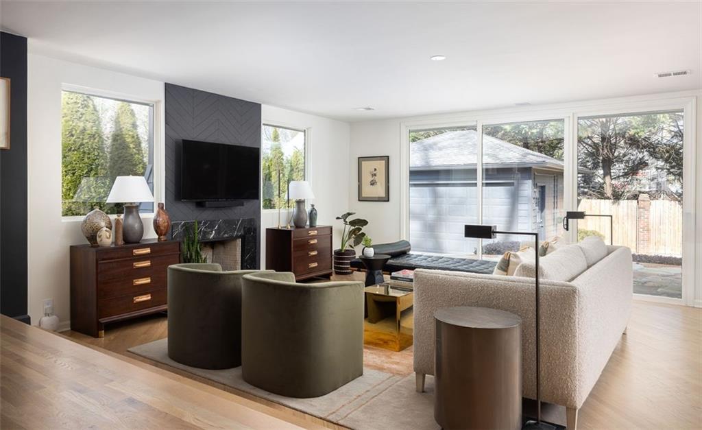 902 CUMBERLAND Road NE