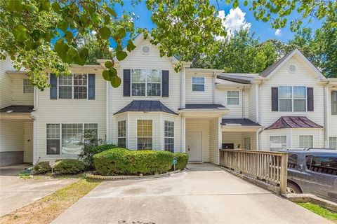 Townhouse For Sale - 6708 Sunset Hills Boulevard<br/> Rex, GA 30273