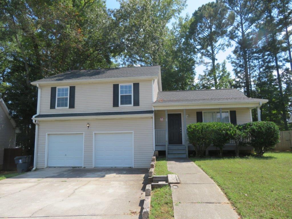 Beautiful, split level home in Bay Court subdivision! Covered, rocking chair front porch! Spacious living room! Separate dining/breakfast area! Kitchen features white cabinets, stone counters, SS appliances, and breakfast bar! Primary bedroom features tray ceiling and private bathroom with double vanity, garden tub, and separate shower! Two spacious secondary bedrooms share another full bathroom! Lower garage level includes additional bonus room/living space and a half bathroom! Rear deck overlooks backyard! A must see! Don't miss out!