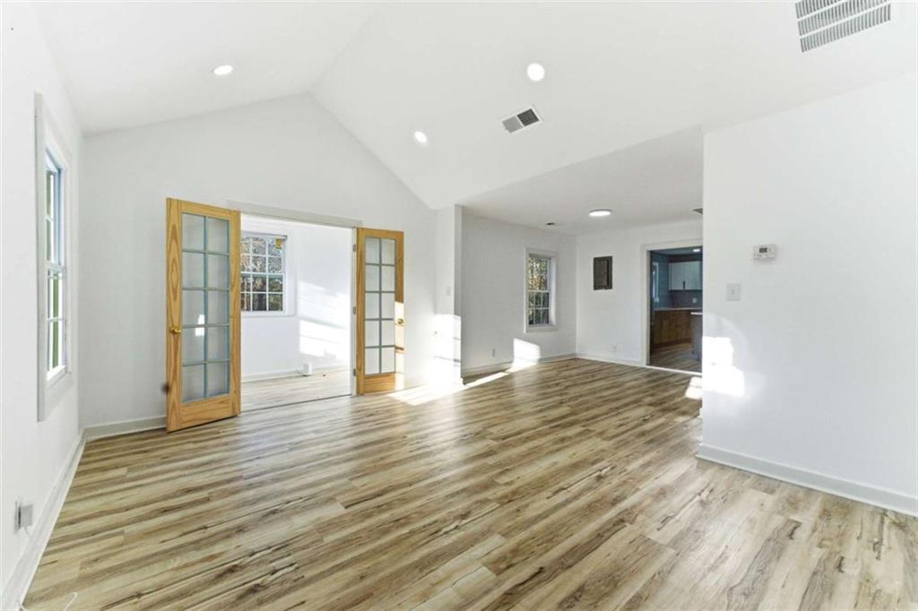 2103 ARLINGTON Circle