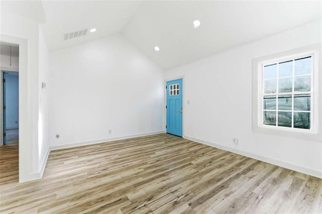 2103 ARLINGTON Circle