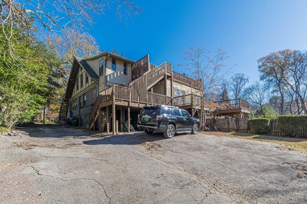 547 Elmwood Drive NE