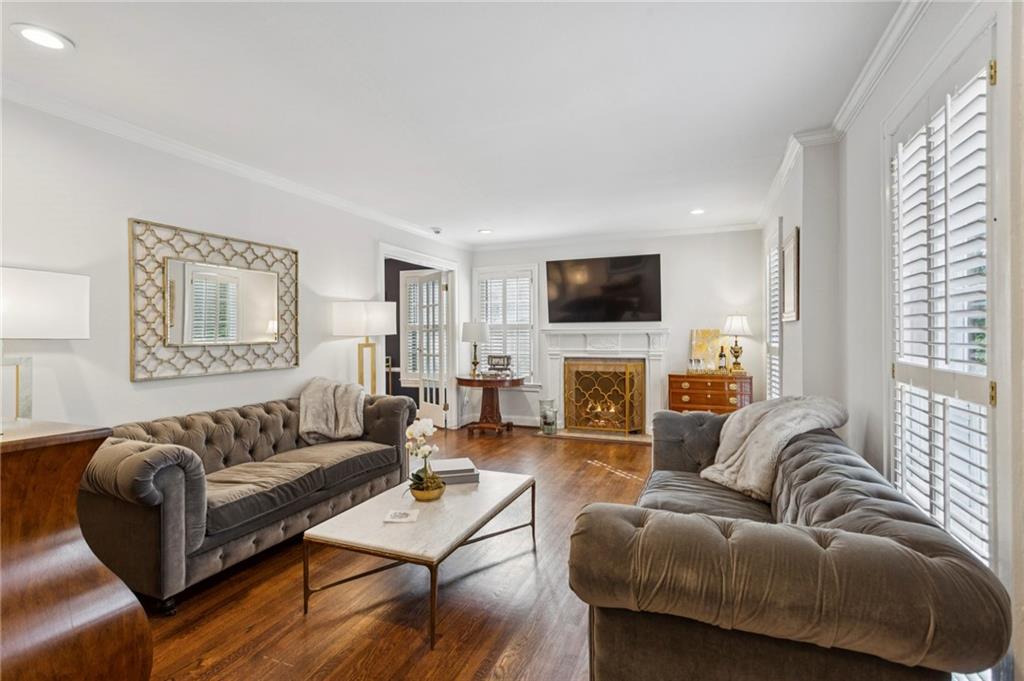 1819 Greystone Road NW