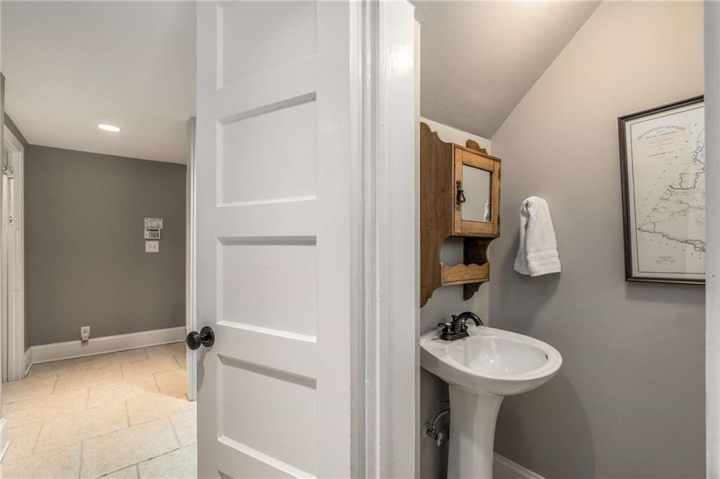 4220 Club Drive, Atlanta, Georgia image 22