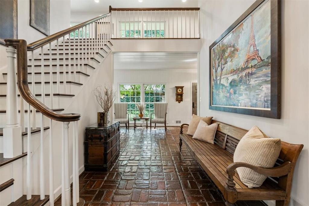 100 Huntcliff Point