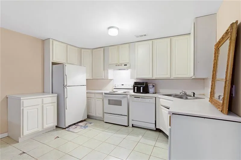 Smyrna, Georgia 30080, United States, 4 Bedrooms Bedrooms, ,4 BathroomsBathrooms,Residential,Active,146159