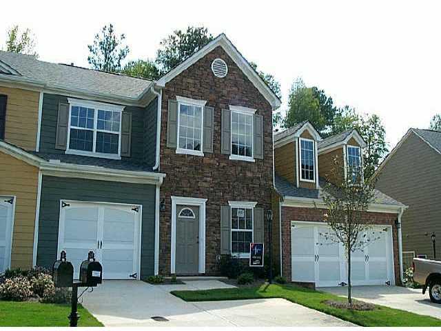 3 bdrm, 2.5 bath home offers a huge 2-story Liv Rm open to formal Din Rm. Gourmet kitchen highlighted by Brkfst Rm & bay window. Spacious Master on Main w/deluxe bath,large walk-in closet. Upstairs are 2 add'l bdrms,full bath and loft overlooking gorgeous Liv Rm. 1 car garage