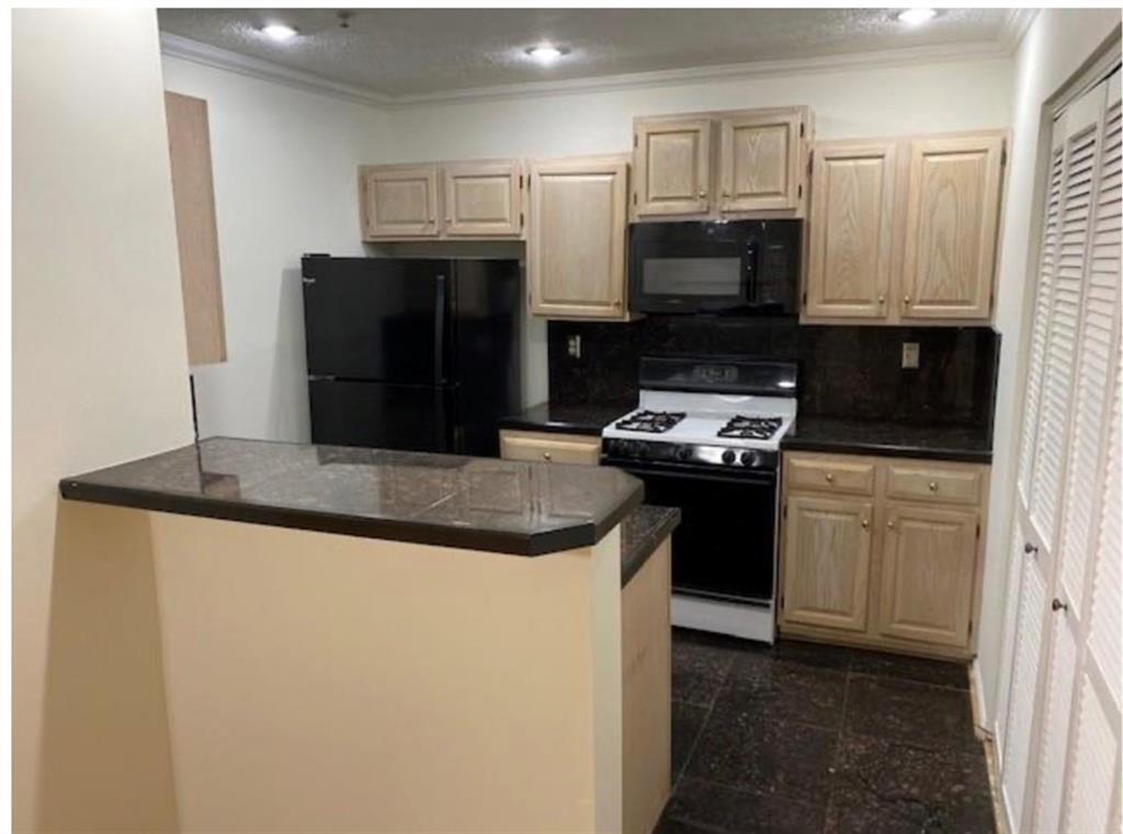 Brookhaven condo in a PRIME LOCATION! Just a short 5 minute drive to Town Brookhaven. This 2bd/2ba condo offers hardwood floors, granite counter tops in the kitchen, a laundry room, a spacious living room with a gas fireplace and door to private deck.