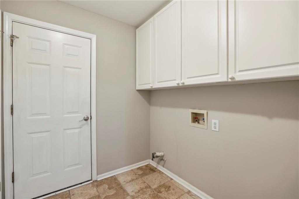 3925 Waterford Drive, Suwanee, Georgia image 24