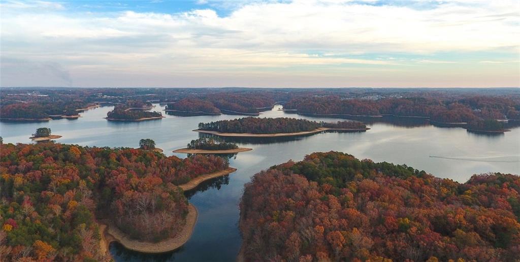 Building lot in Lake Community, conveniently located near Gainesville with access to Hwy 400. Community has own dry storage, boat ramp next door. Build your own custom home. Nice Community pool/playground, etc.