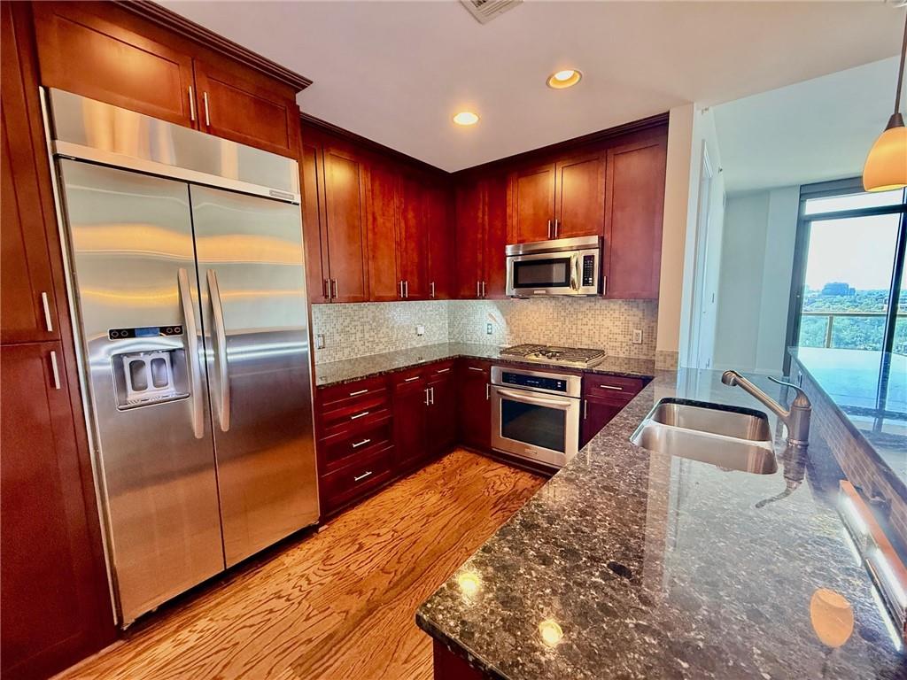 270 17th Street NW 2207