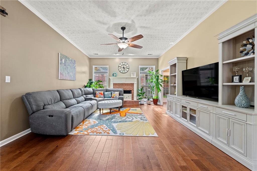 3200 Golden Spring Drive