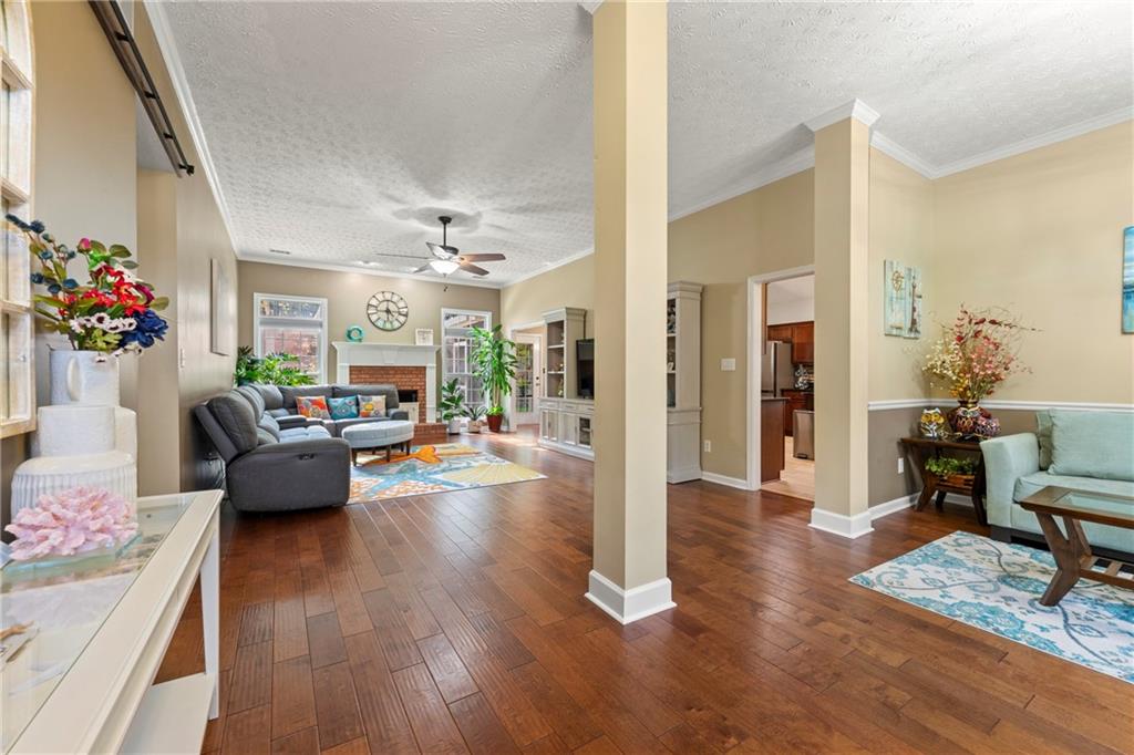 3200 Golden Spring Drive