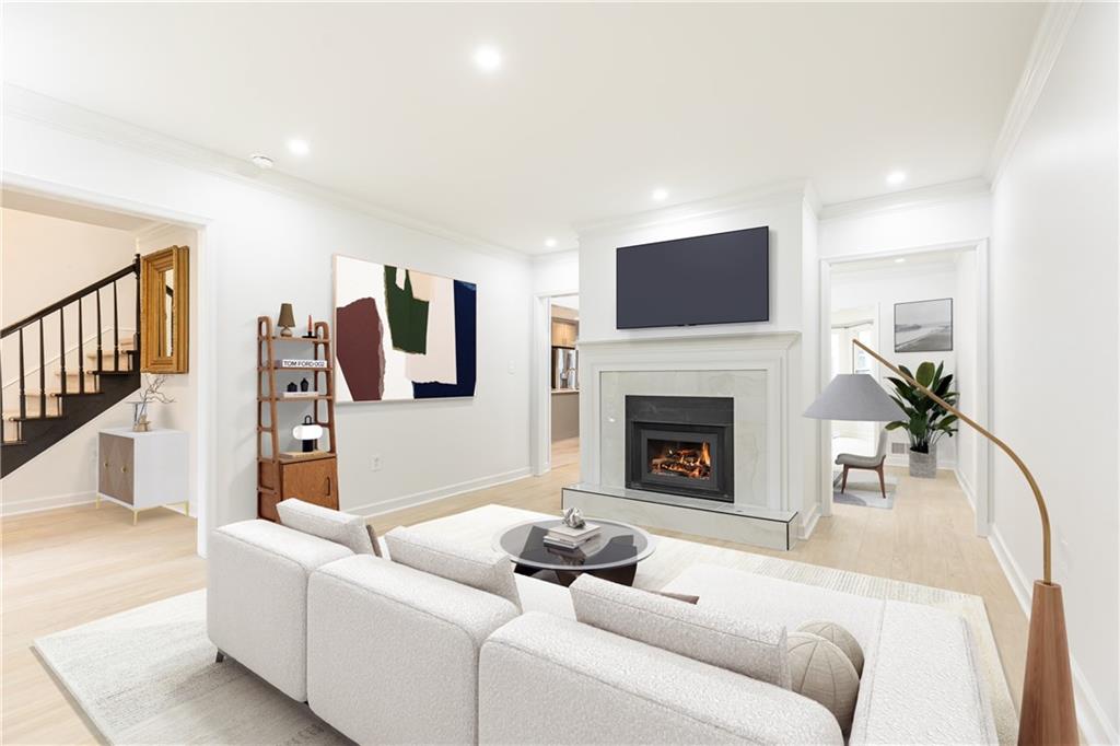 911 Lenox Hill Court NE