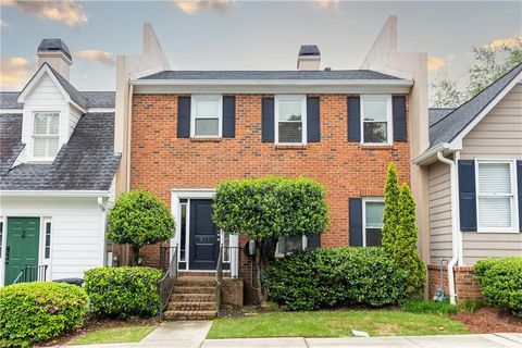 911 Lenox Hill Court NE Atlanta GA 30324