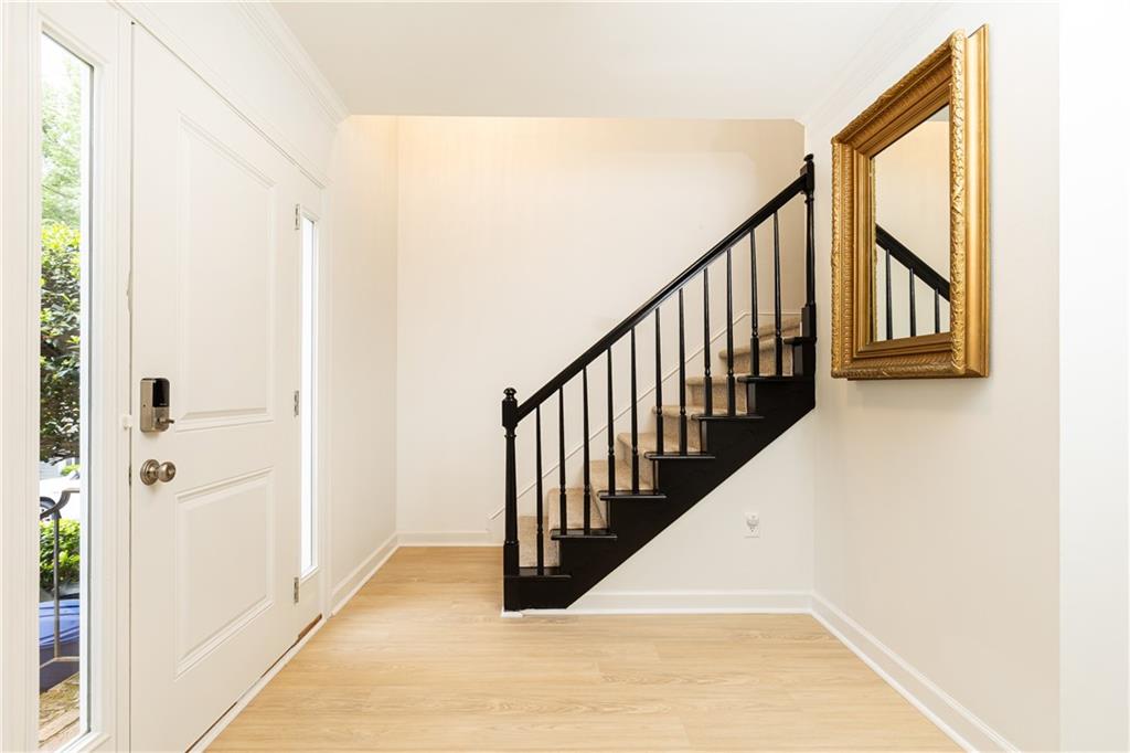 911 Lenox Hill Court NE