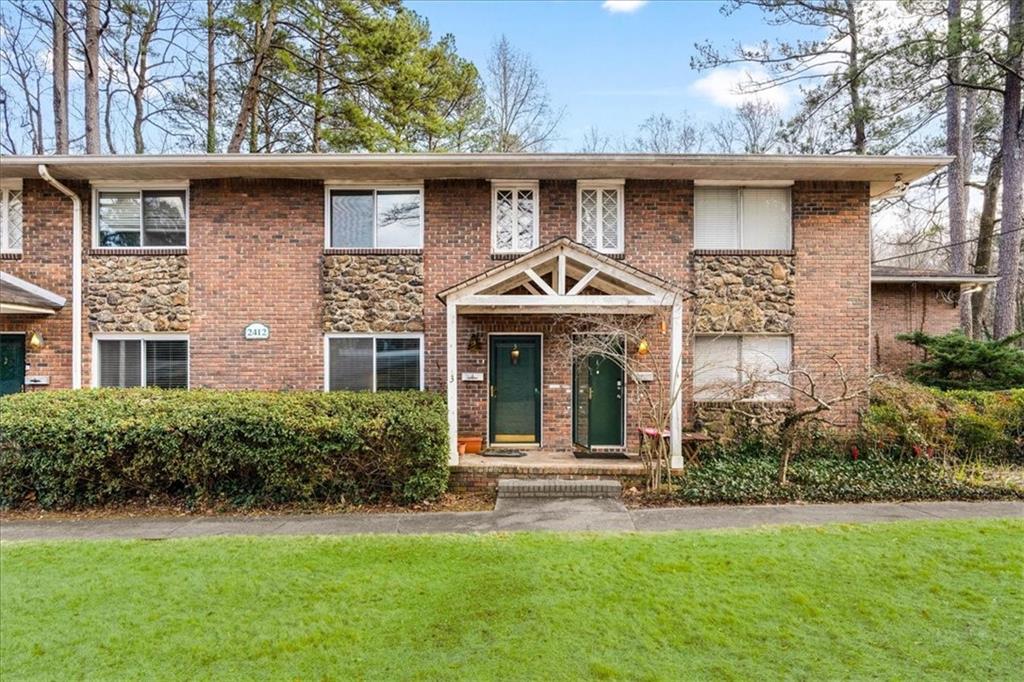 Welcome to this classic 4-sided brick townhome located in the highly sought-after Clairmont Hills neighborhood. This 2-bedroom, 1.5-bath home offers timeless charm with modern convenience—perfect for comfortable in-town living. Enjoy hardwood floors throughout, a beautifully landscaped courtyard, and bright, inviting living spaces.
Situated in the top-rated Lakeside High School district, the home is minutes from Buckhead, Midtown, Emory, CHOA, and major highways for easy commuting. Nearby you'll find excellent shopping, dining, and parks.
Water is included in the rent
Minimum credit score of 650
Monthly household income must be at least 2.5x the rent
Clean background and credit check (no prior evictions, bankruptcies, or landlord collections)
Verifiable employment and income
Positive rental history with references
Maximum of 2 occupants per bedroom
Security deposit equal to one month’s rent
Non-refundable application fee of $50 per adult